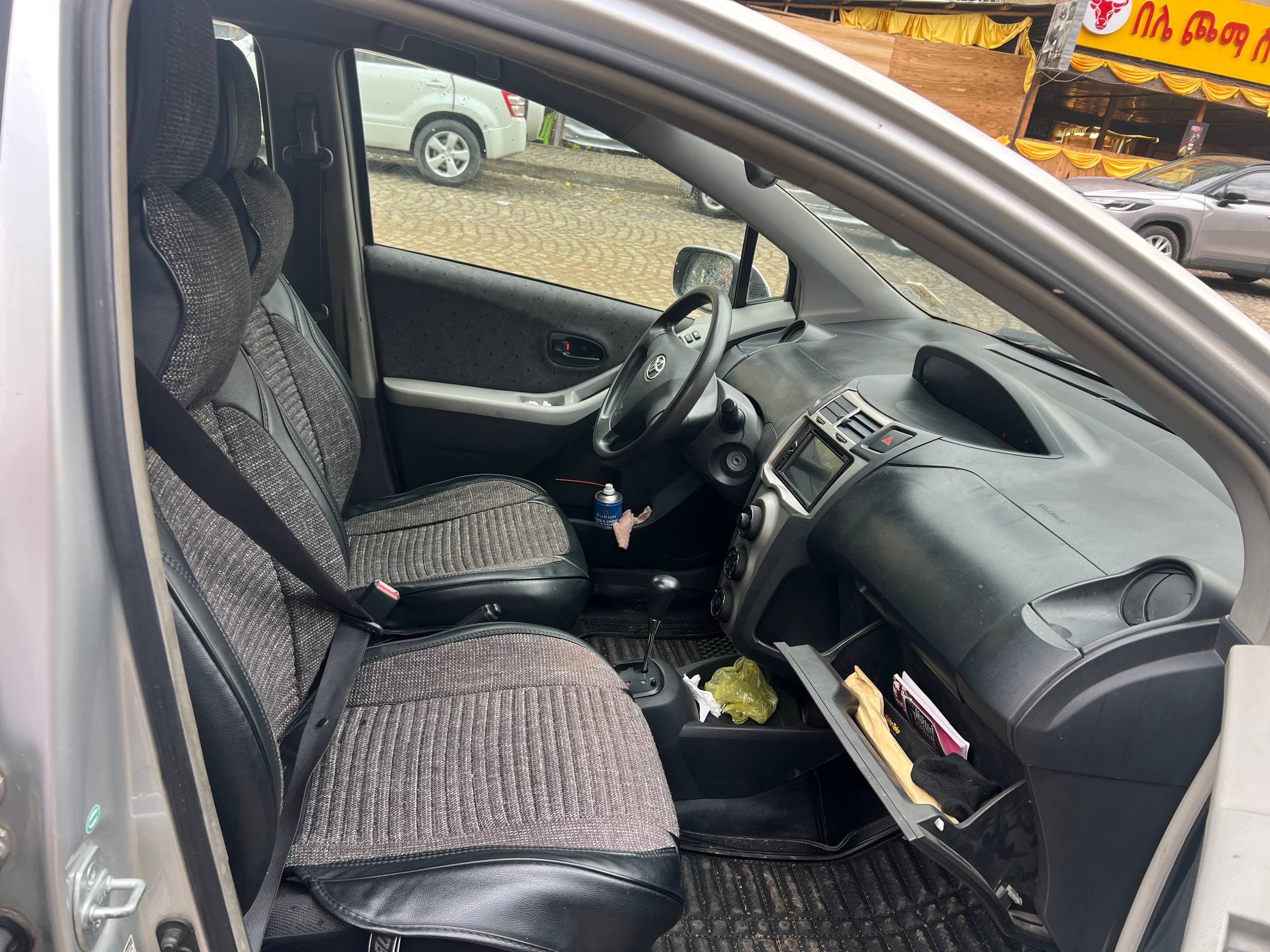 Toyota compact yaris 2010 - Image 3