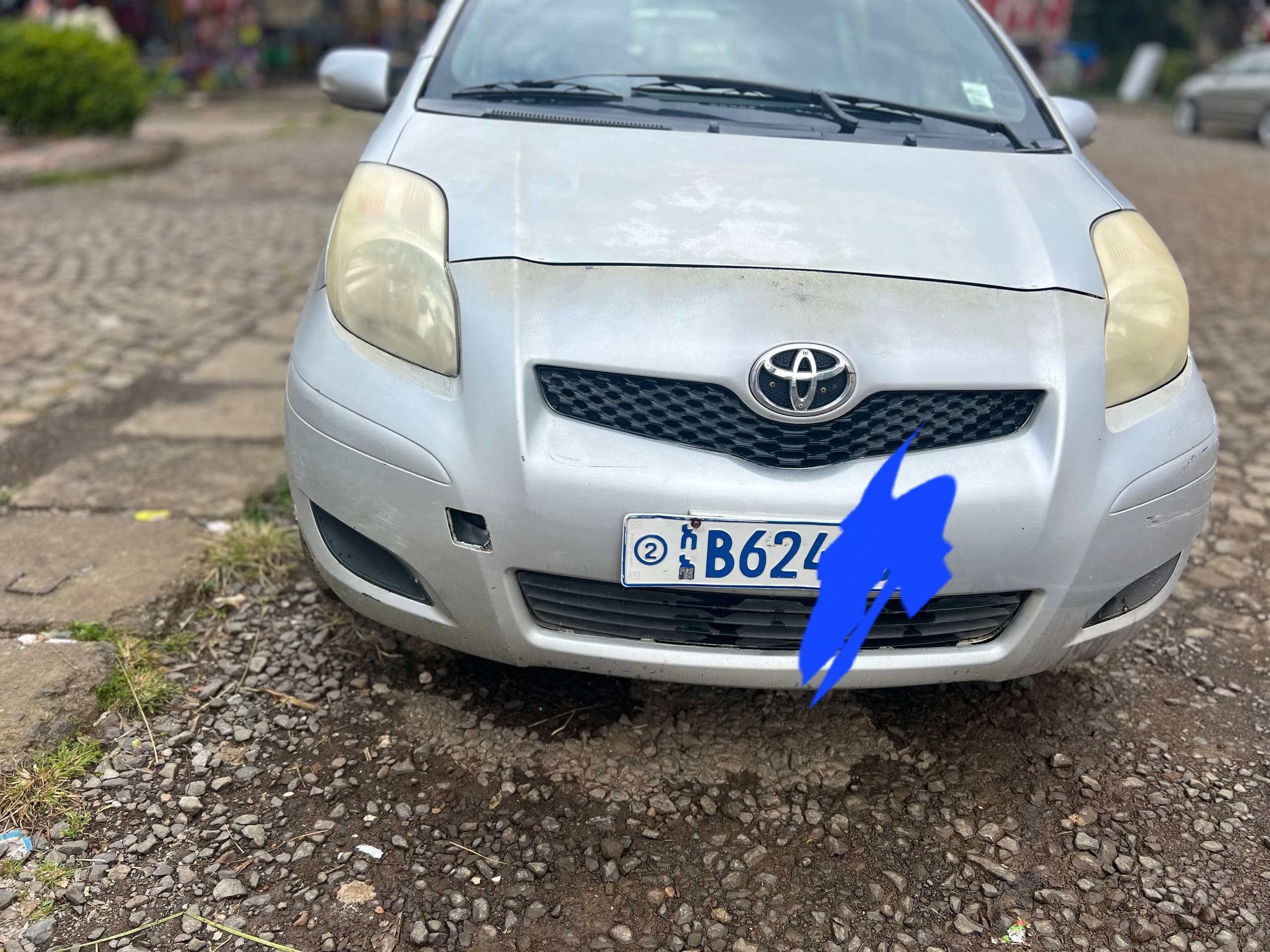 Toyota compact yaris 2010