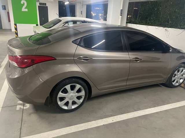 Hyundai Elantra 2012