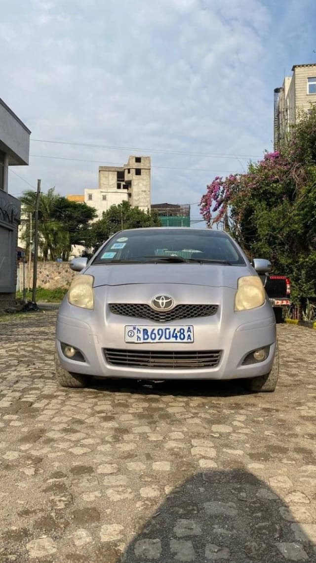 Toyota yaris compact  2010