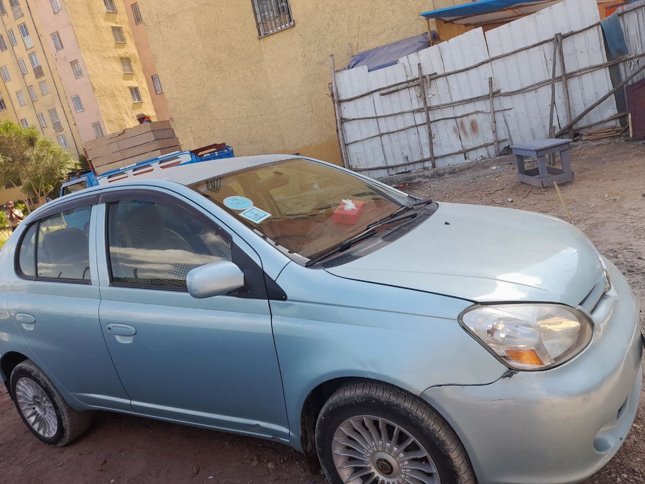 Toyota Platz 2003/9 - Image 2