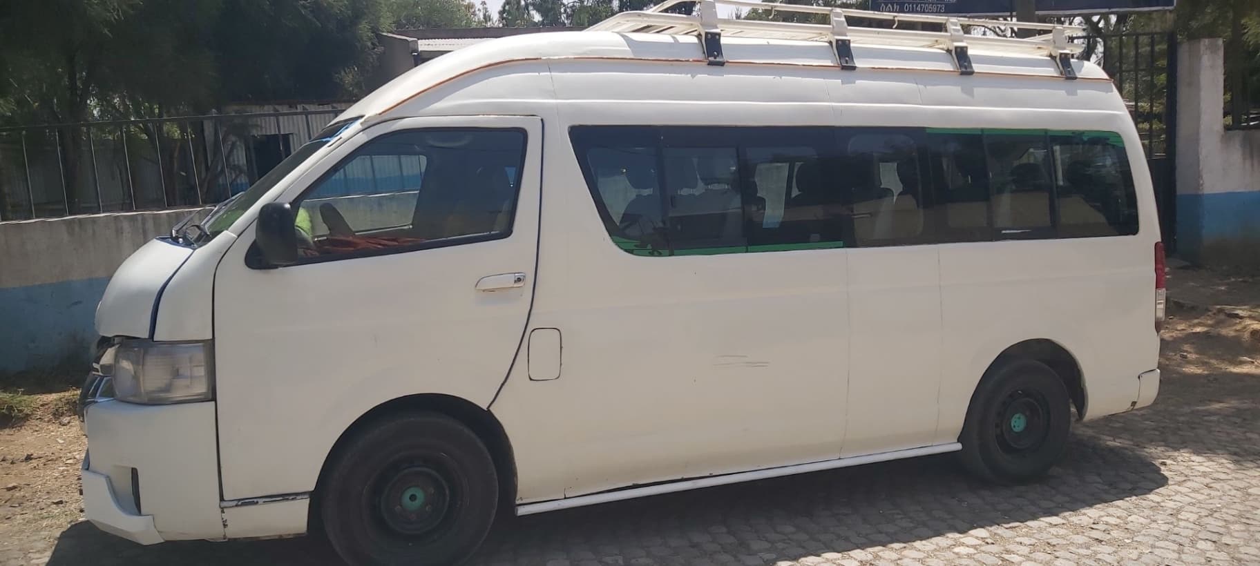 Toyota Hiace highroof minibus