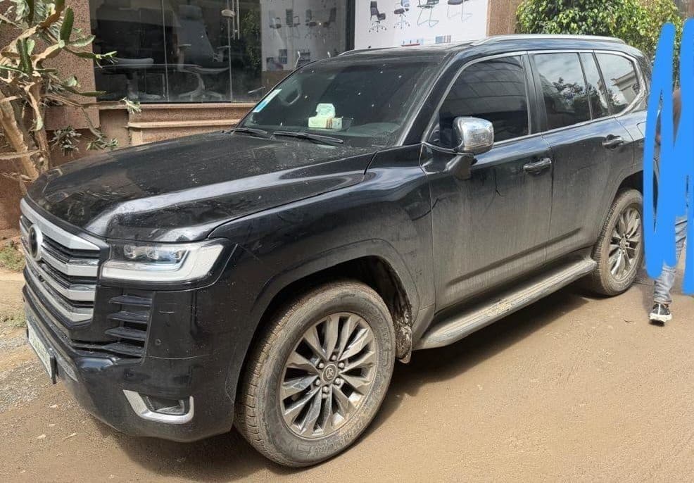 Toyota landcruiser vxr (with bank loan)