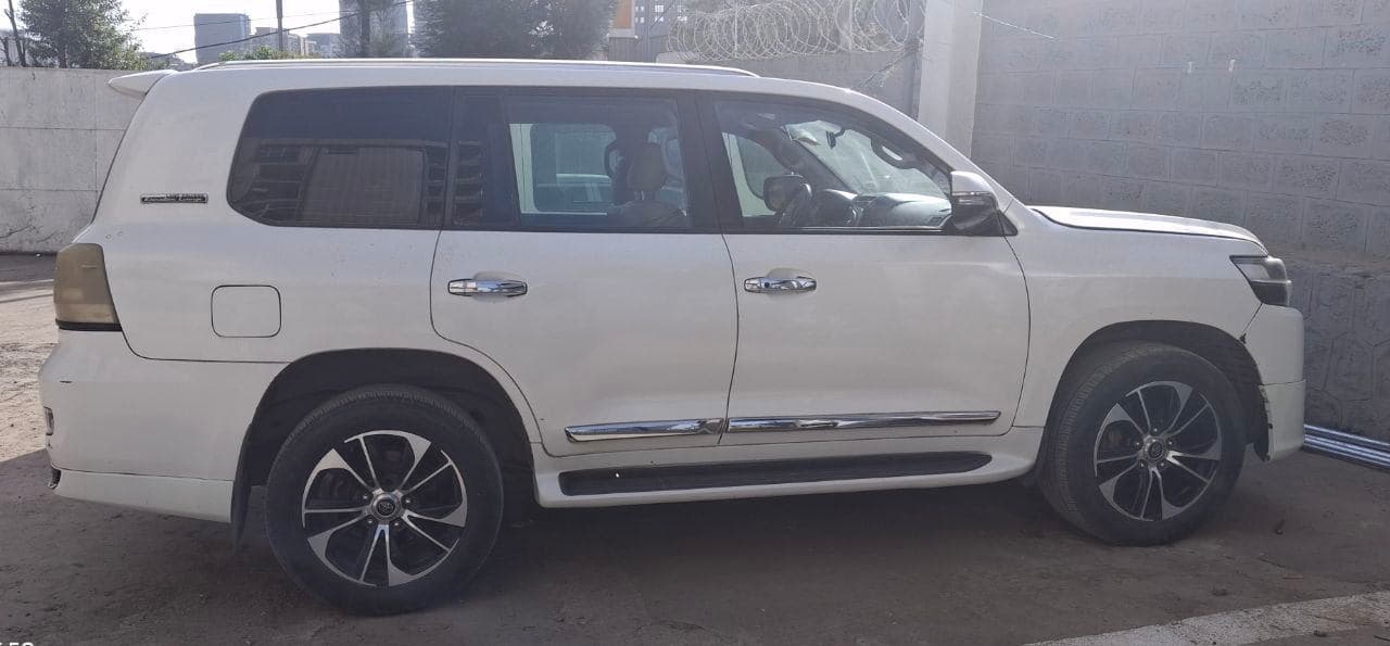 Toyota V8, Land Cruiser, 2009 Upgraded to 2020, 7 Seat,excellent condition!!