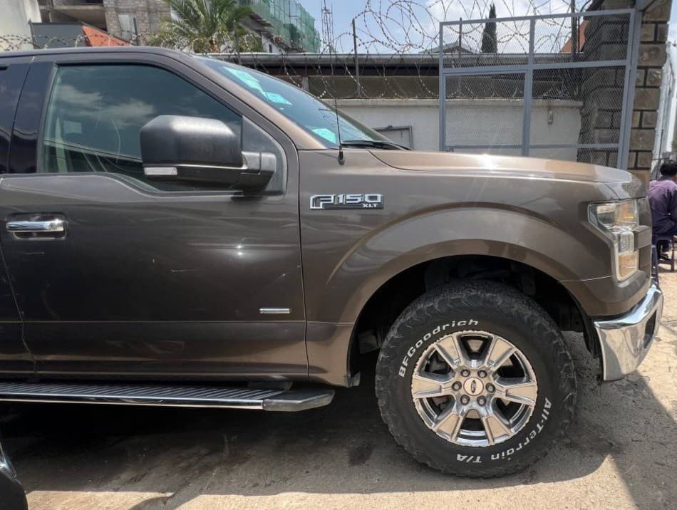 Urgent!! Ford 150 Super Cab,2015, 6-Speed Automatic.
